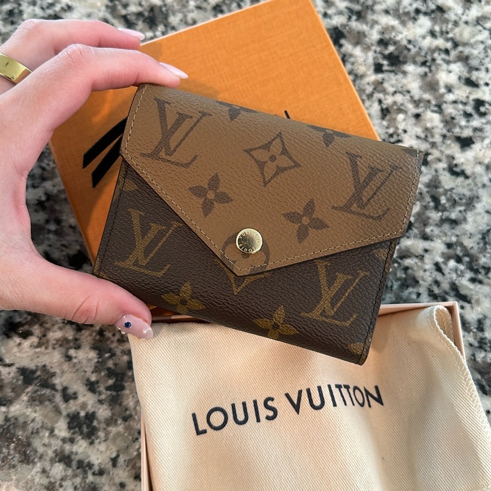 LV WALLET